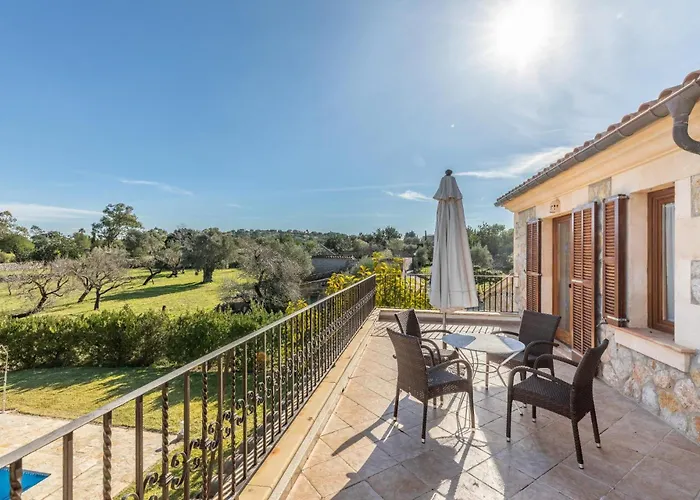 Lolivar Canaves By Vintage Travel