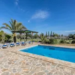 Lolivar Canaves By Vintage Travel *