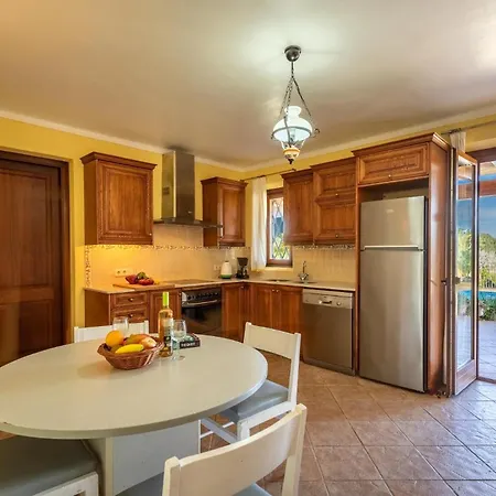 Villa Lolivar Canaves *