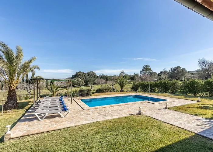 Lolivar Canaves By Vintage Travel