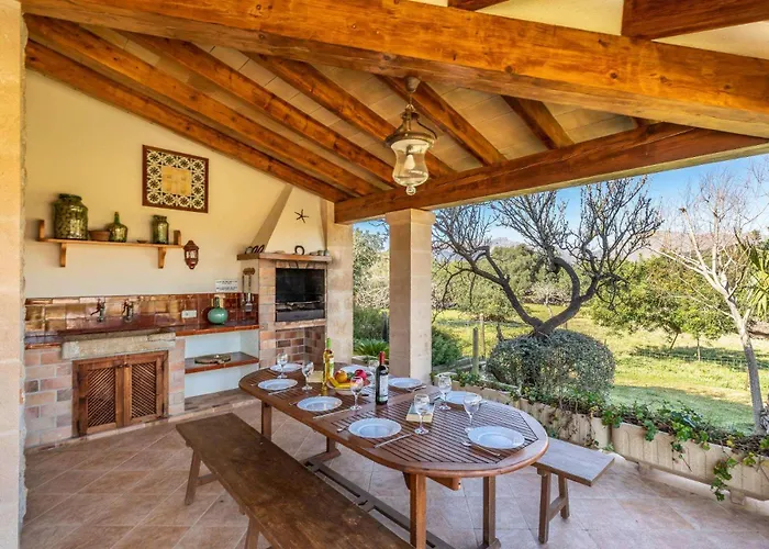 Lolivar Canaves By Vintage Travel